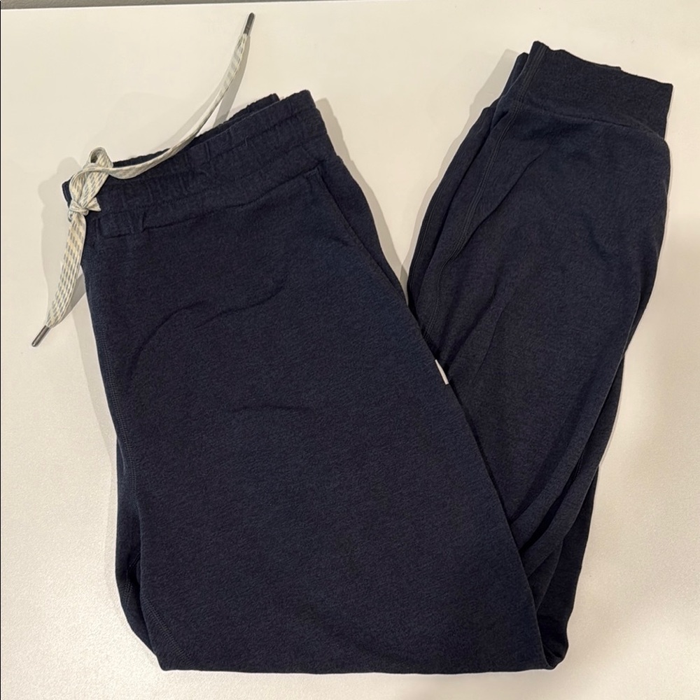 Vuori Halo Performance Joggers like new!